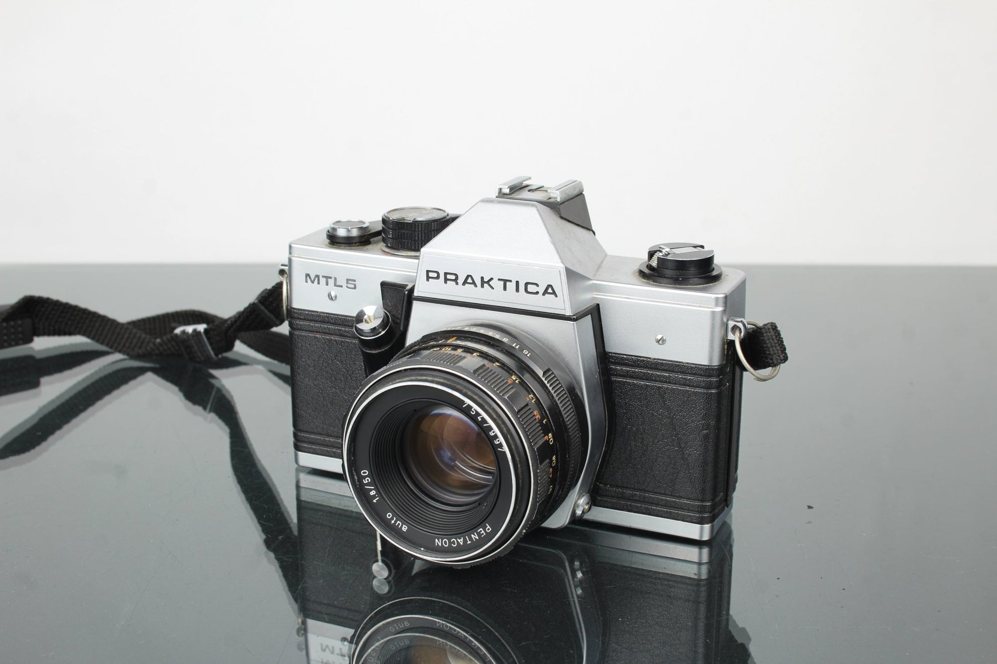 Praktica MTL 5 + 50mm 1.8 Pentacon lens (M42 mount) - Dutch|Thrift