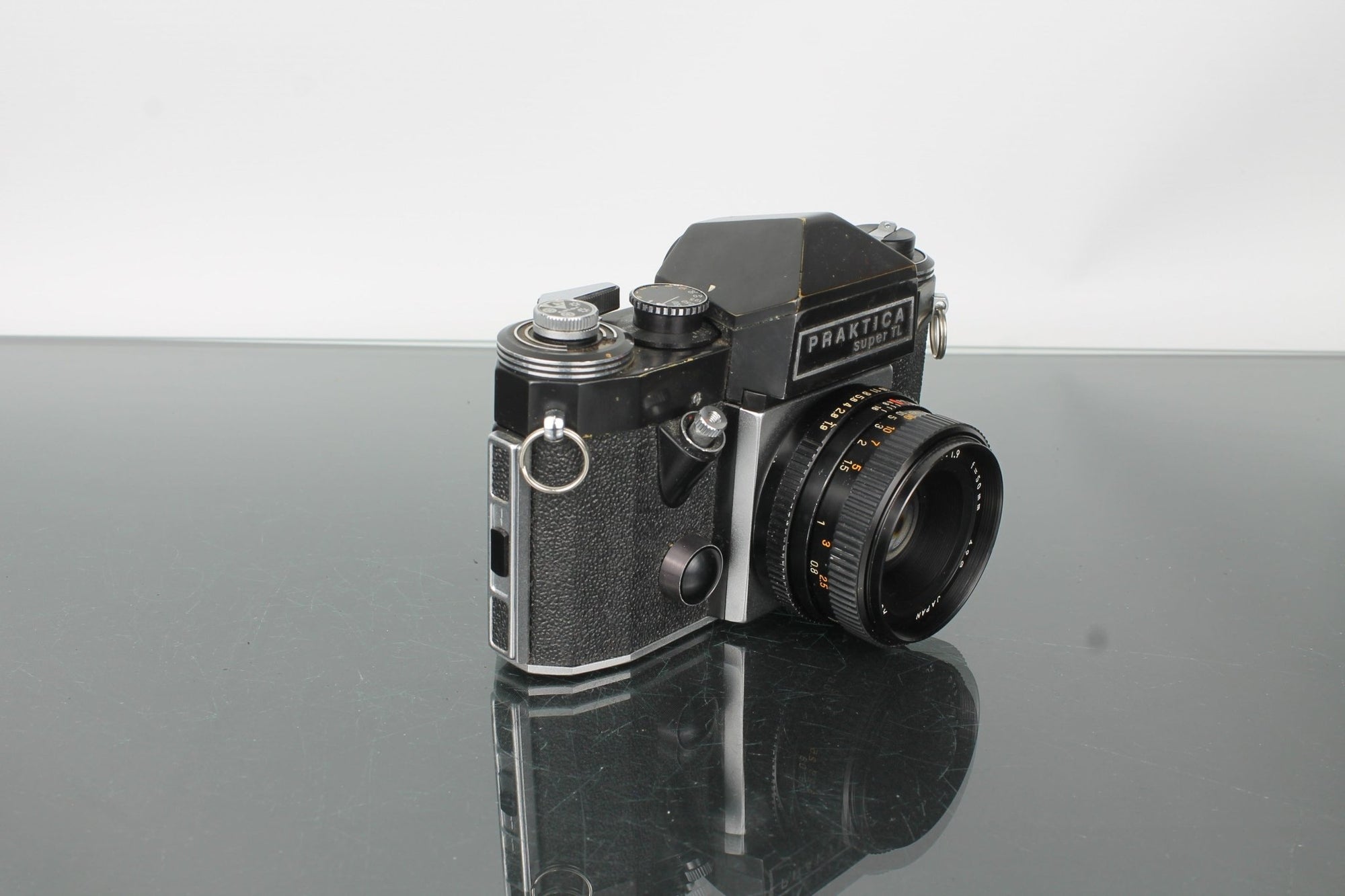 Praktica Super TL + Auto Revuenon 1:1.9 f=50mm 49 - Dutch|Thrift