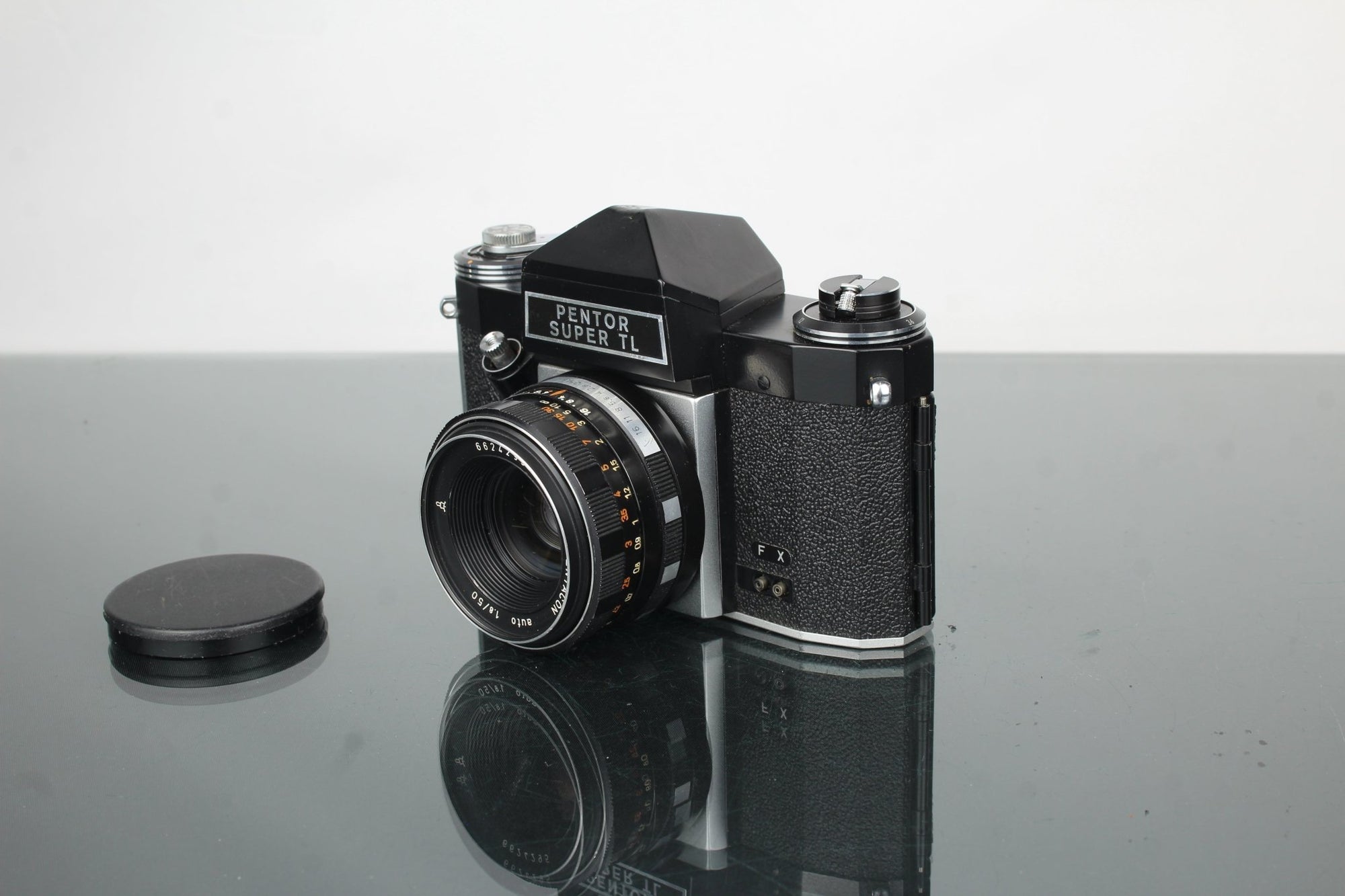 Praktica Super TL + Pentacon 50mm 1.8 lens - Dutch|Thrift