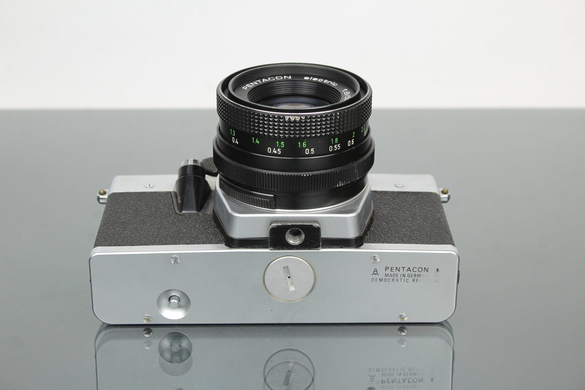 Praktica super TL2 + Pentacon electric 50mm 1.8 M42 lens - Dutch|Thrift