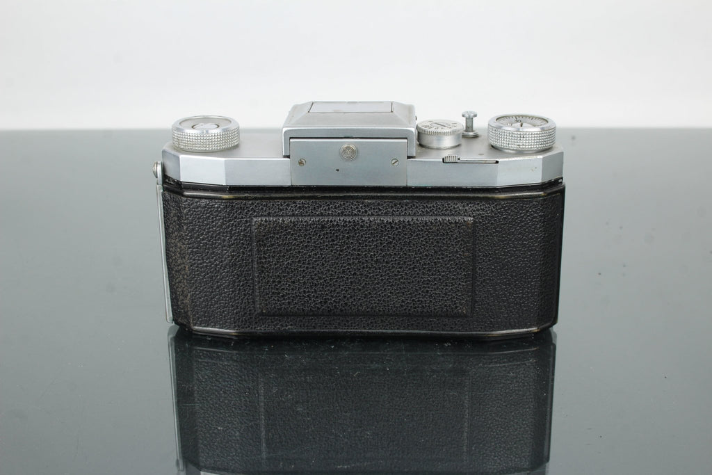 Praktiflex + 50mm f/3.5 lens - Dutch|Thrift