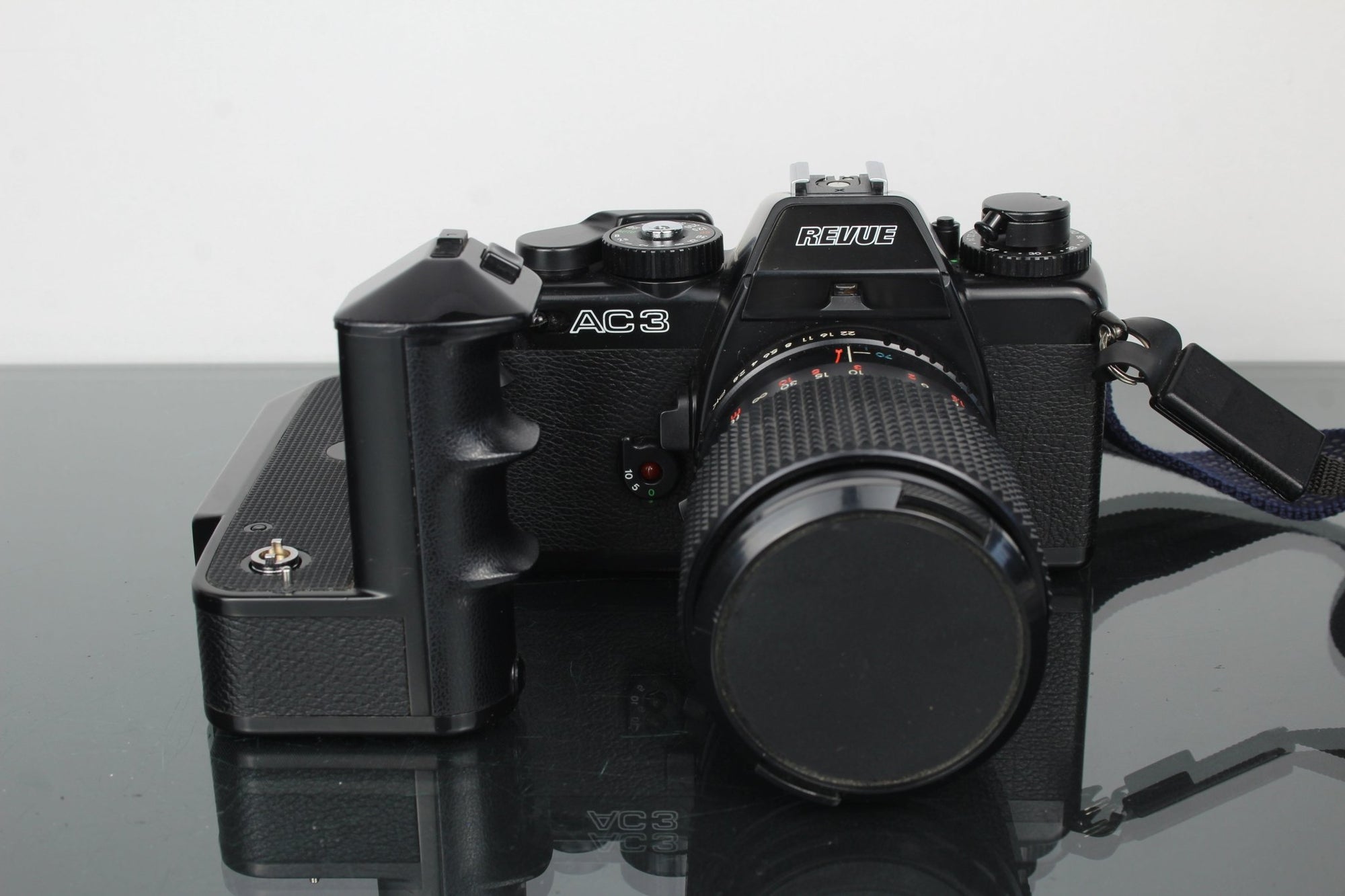 Revue AC3 + Revuenon 35 - 70mm 1:2.8 - 3.8 lens - Dutch|Thrift