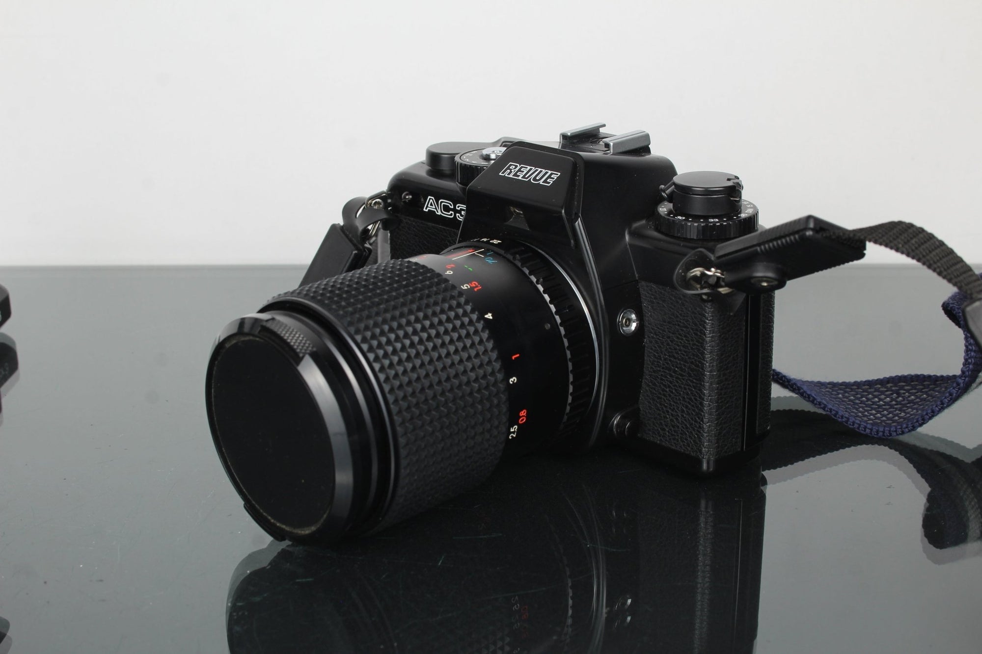 Revue AC3 + Revuenon 35 - 70mm 1:2.8 - 3.8 lens - Dutch|Thrift