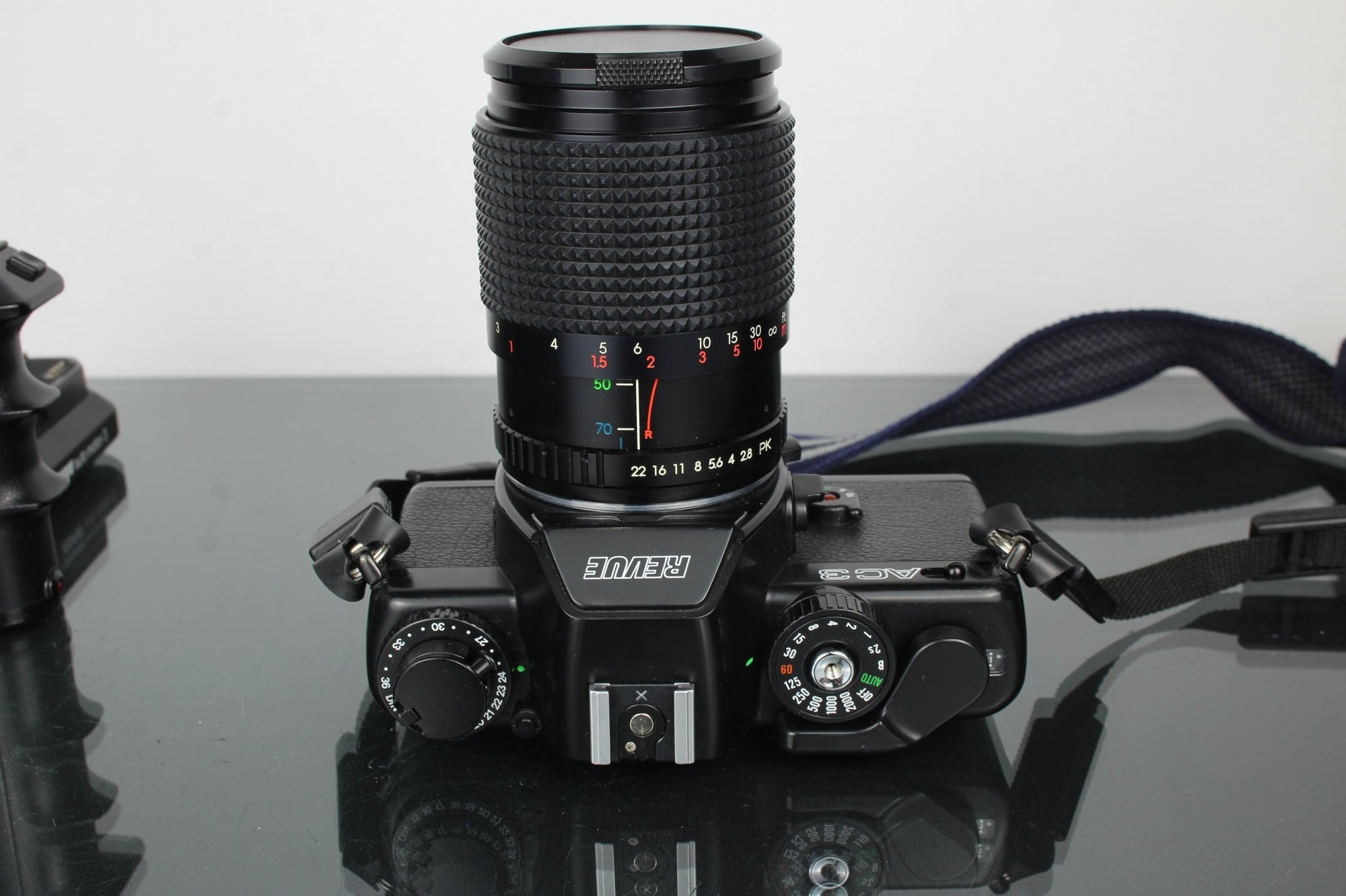 Revue AC3 + Revuenon 35 - 70mm 1:2.8 - 3.8 lens - Dutch|Thrift