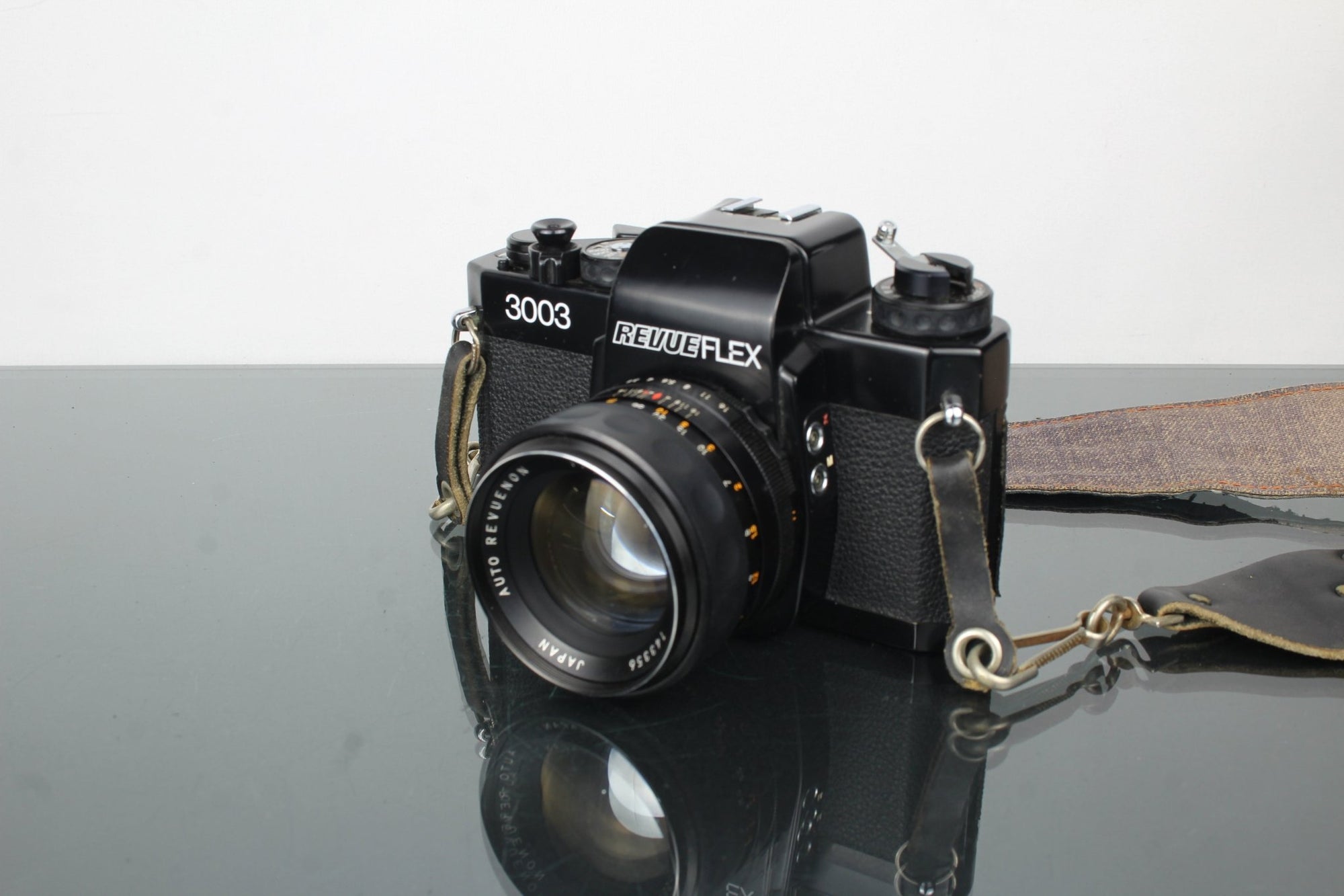 Revueflex 3003 + Revuenon 55mm 1.4 lens - Dutch|Thrift