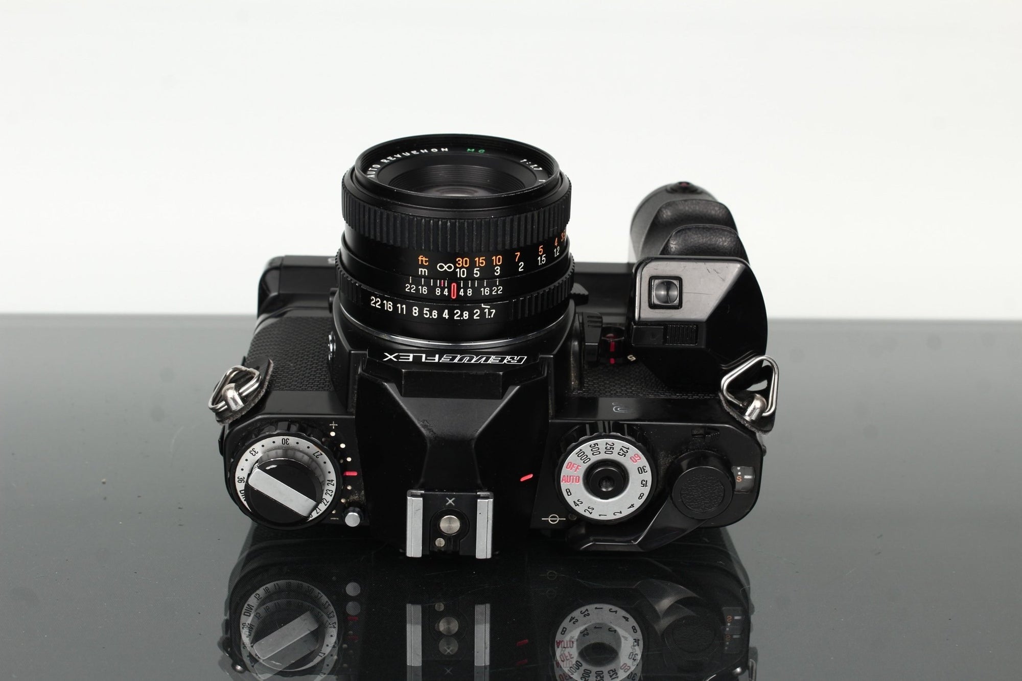 Revueflex AC2 + Auto Revuenon MC 1:1.7 49mm - Dutch|Thrift