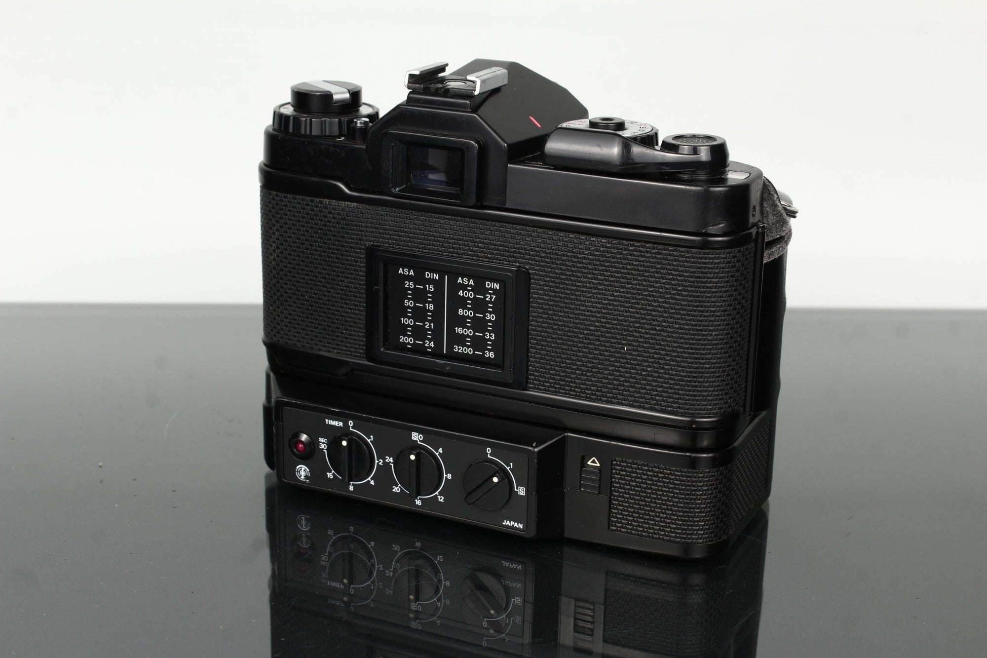 Revueflex AC2 + Auto Revuenon MC 1:1.7 49mm - Dutch|Thrift