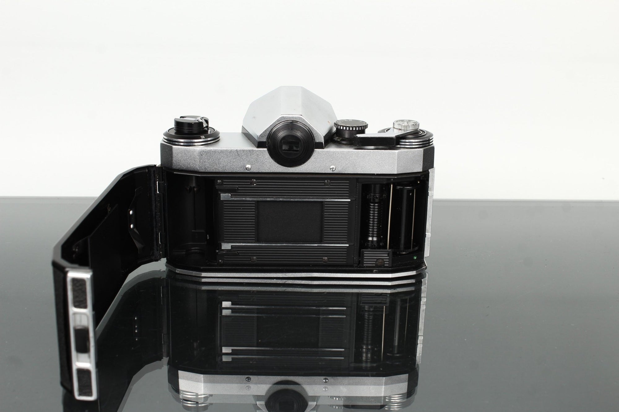 Revueflex SL + Auto Revuenon 1:1.8 50mm - Dutch|Thrift