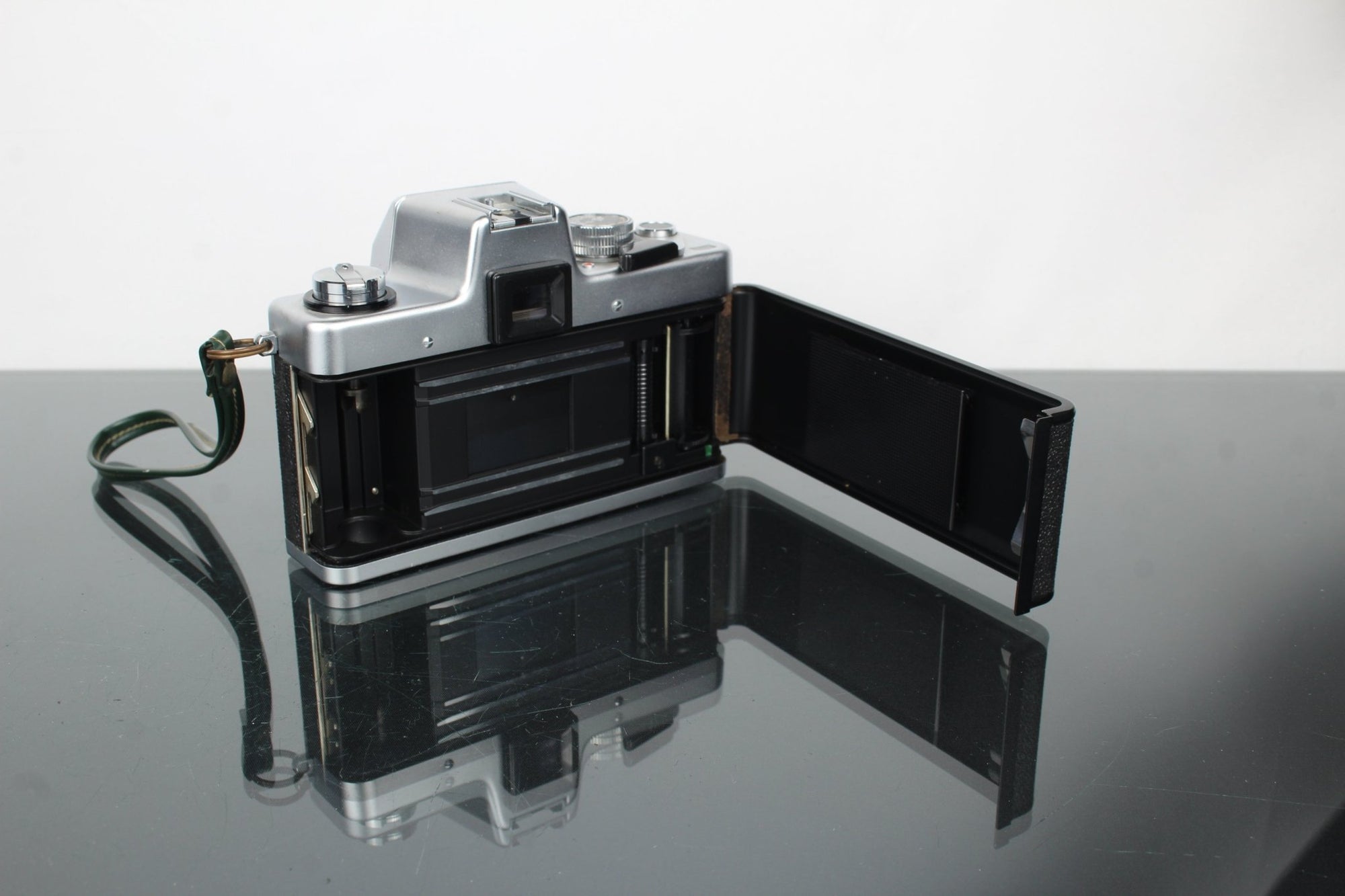 Revueflex TL25 + 50mm 1.8 Auto Revuenon Multi Coating lens - Dutch|Thrift