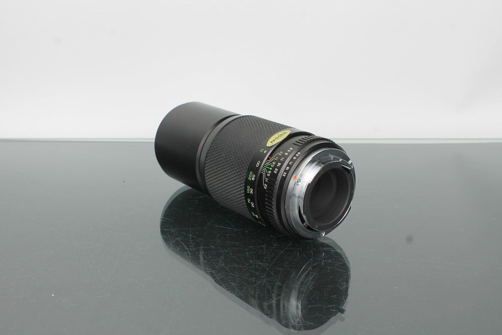 Revuenon 300mm f/5.6 - Dutch|Thrift