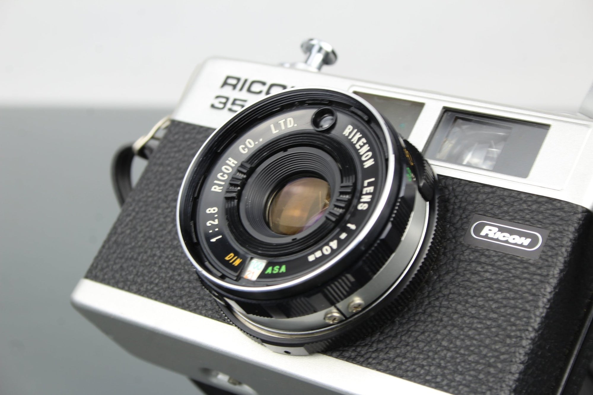 Ricoh 35 ZF - Dutch|Thrift
