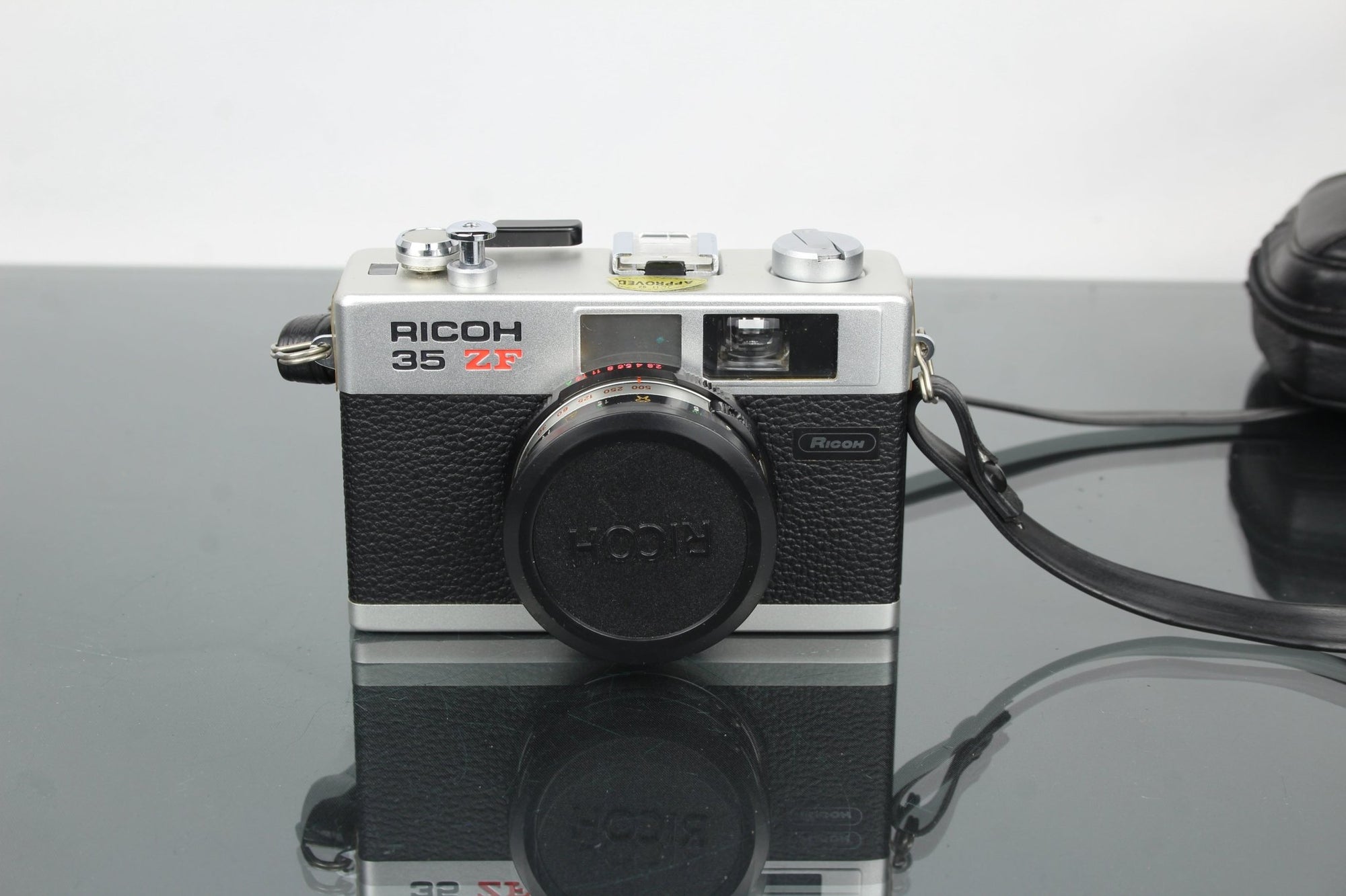 Ricoh 35 ZF - Dutch|Thrift