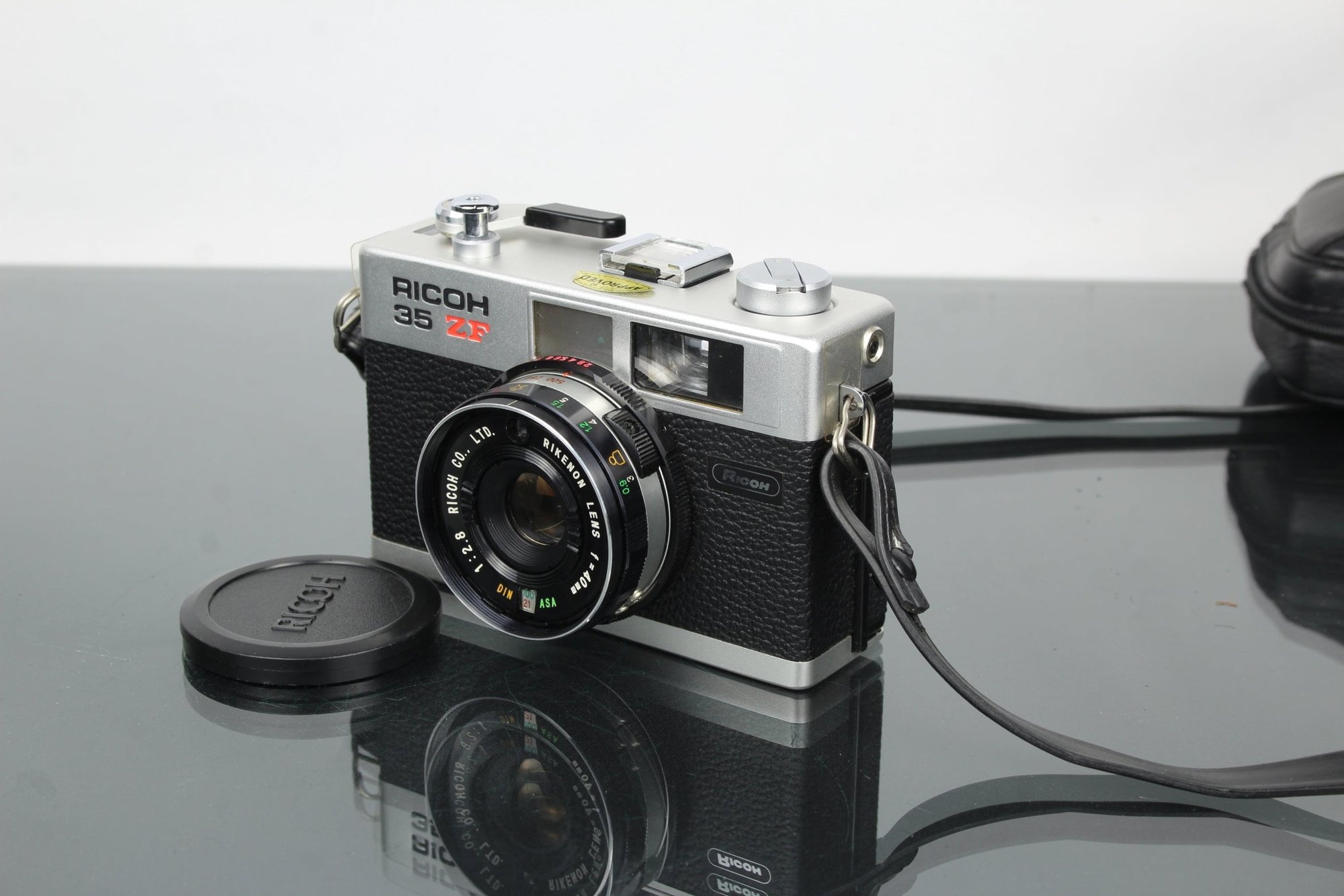 Ricoh 35 ZF - Dutch|Thrift
