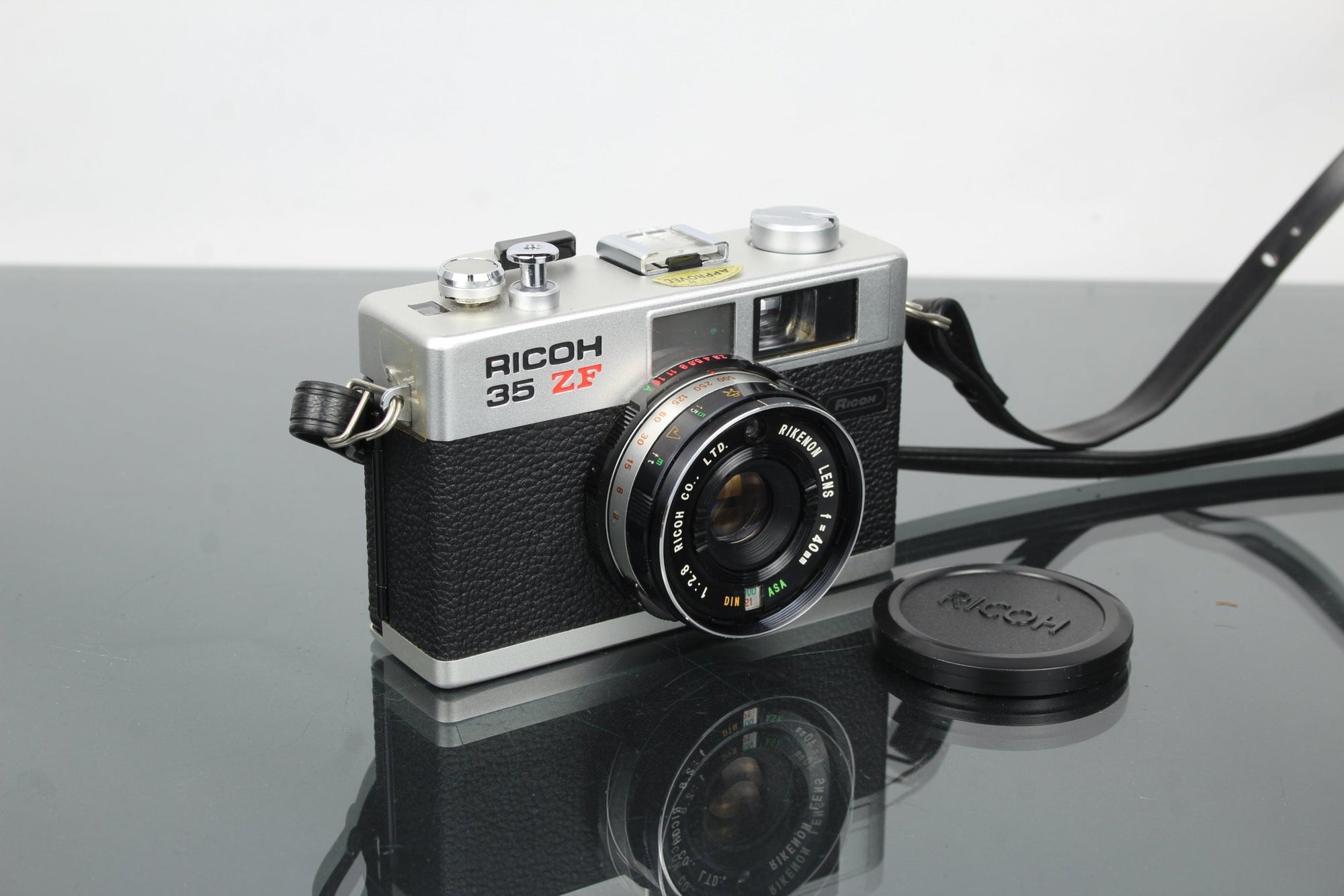 Ricoh 35 ZF - Dutch|Thrift