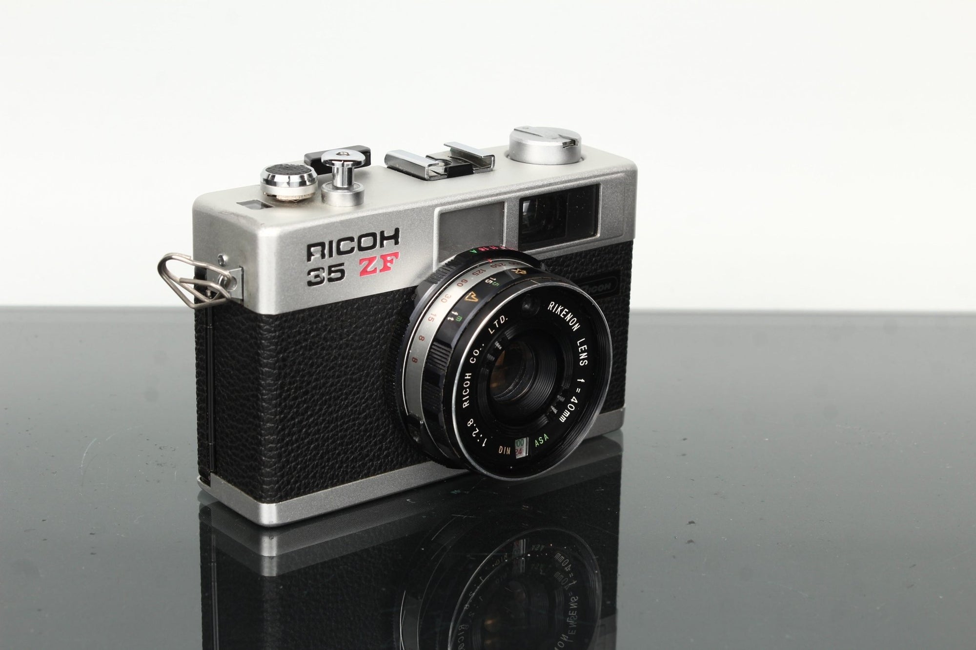 Ricoh 35 ZF - Dutch|Thrift