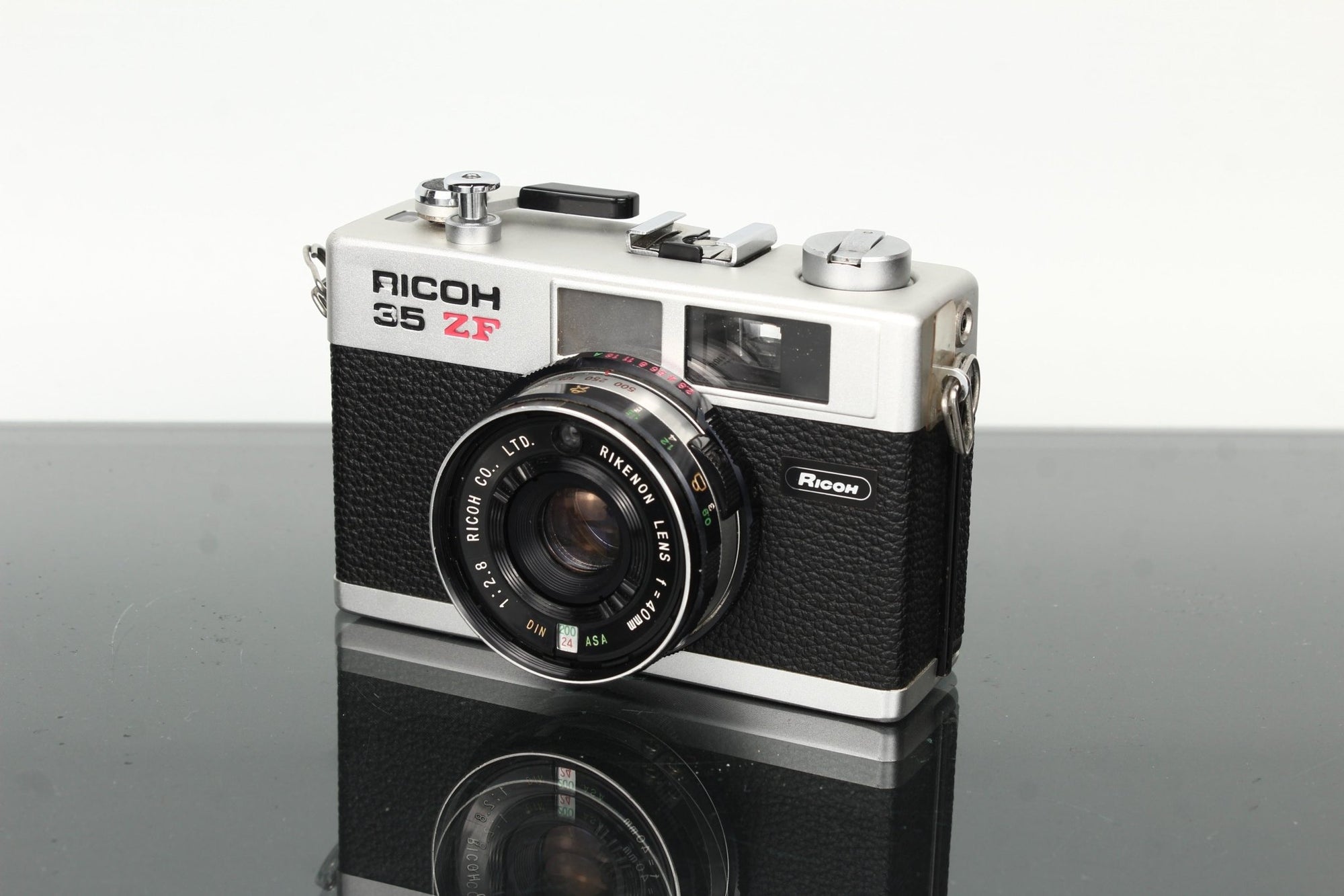 Ricoh 35 ZF - Dutch|Thrift