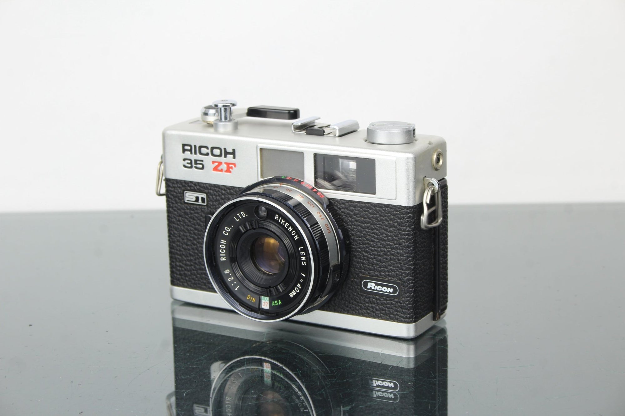 Ricoh 35 ZF - Dutch|Thrift