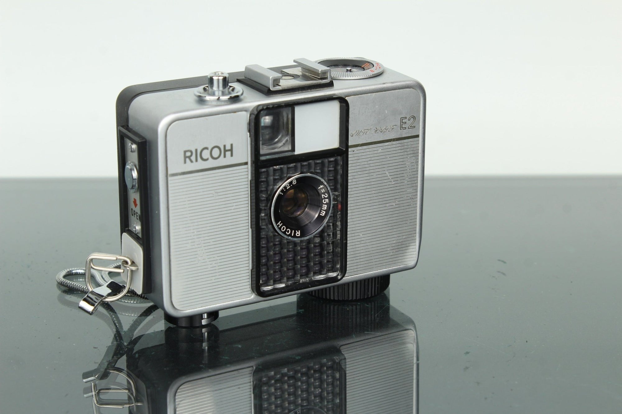 Ricoh Auto Half E2 - Dutch|Thrift