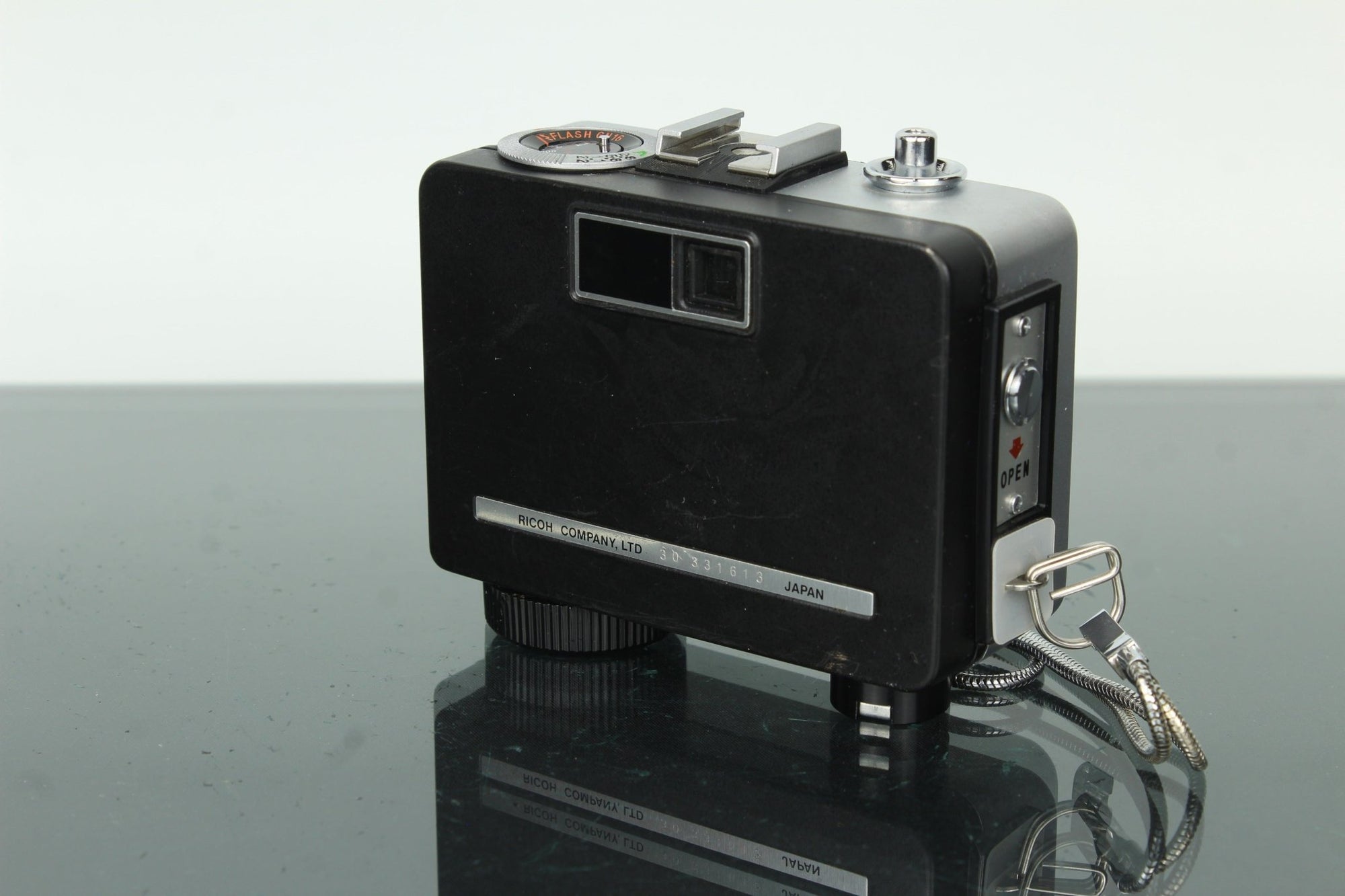 Ricoh Auto Half E2 - Dutch|Thrift