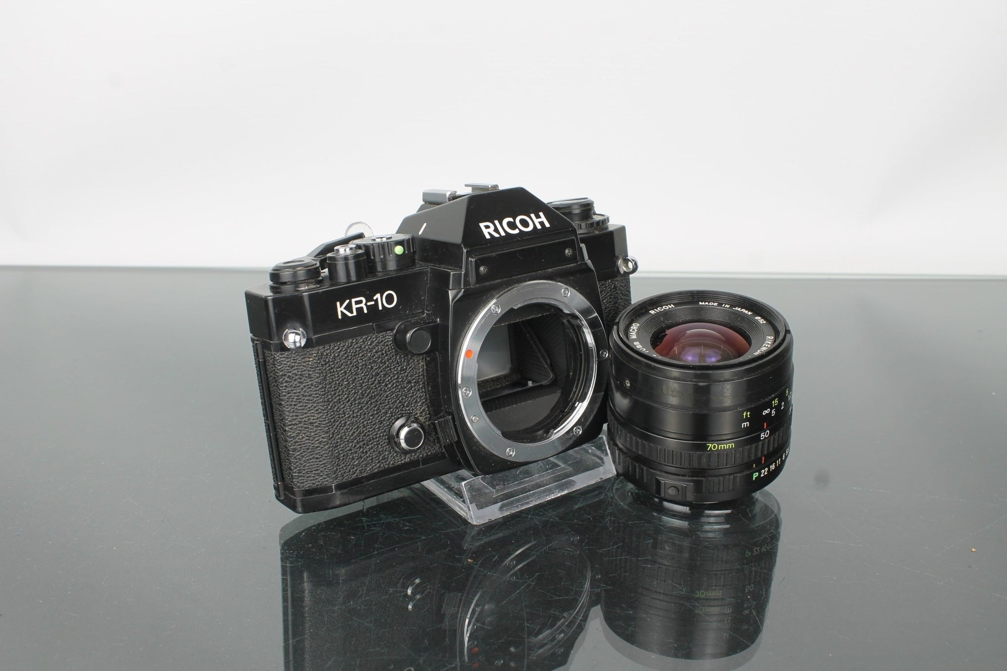 Ricoh KR - 10 + Ricoh P 35 - 70mm f/3.4 - 4.5 - Dutch|Thrift