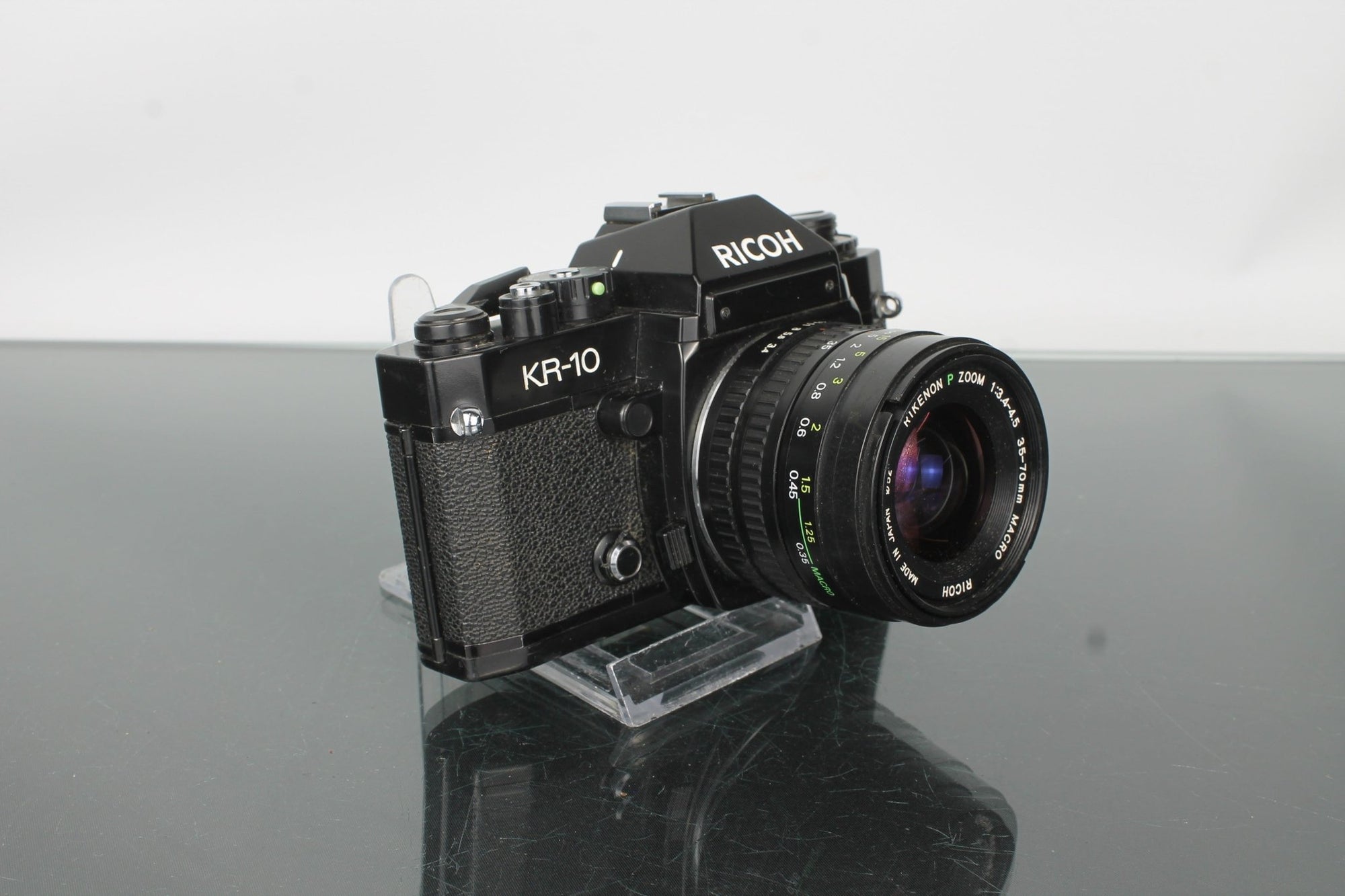 Ricoh KR - 10 + Ricoh P 35 - 70mm f/3.4 - 4.5 - Dutch|Thrift