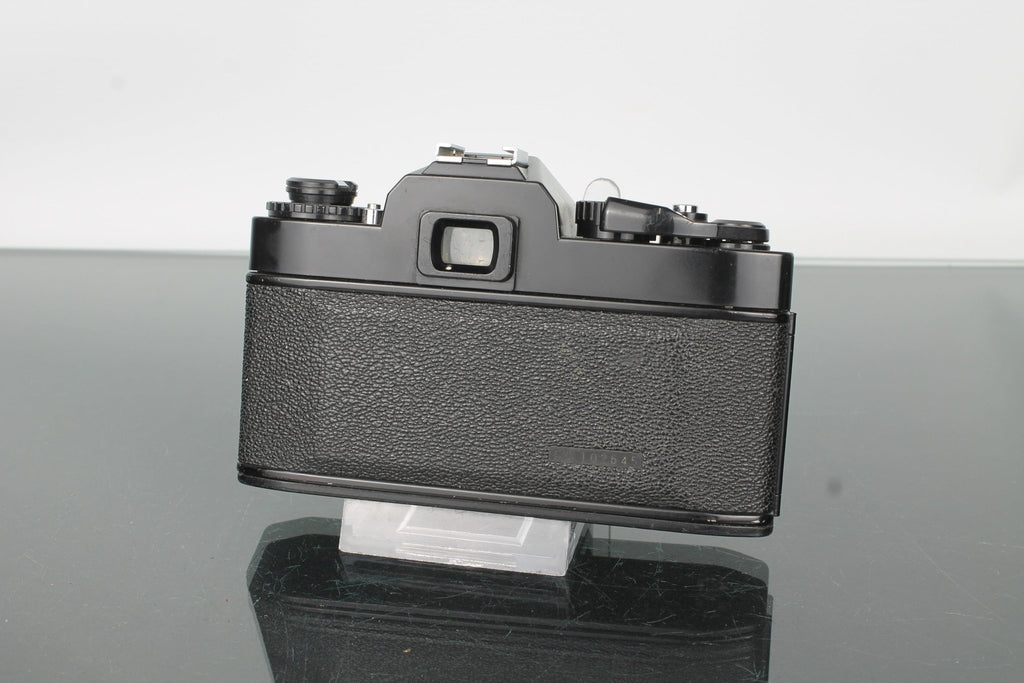Ricoh KR - 10 + Ricoh P 35 - 70mm f/3.4 - 4.5 - Dutch|Thrift
