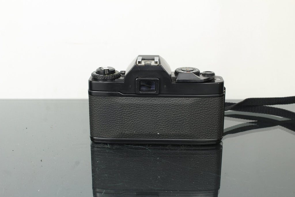 Ricoh KR - 10 Super + Rikenon 50mm 1.7 lens - Dutch|Thrift