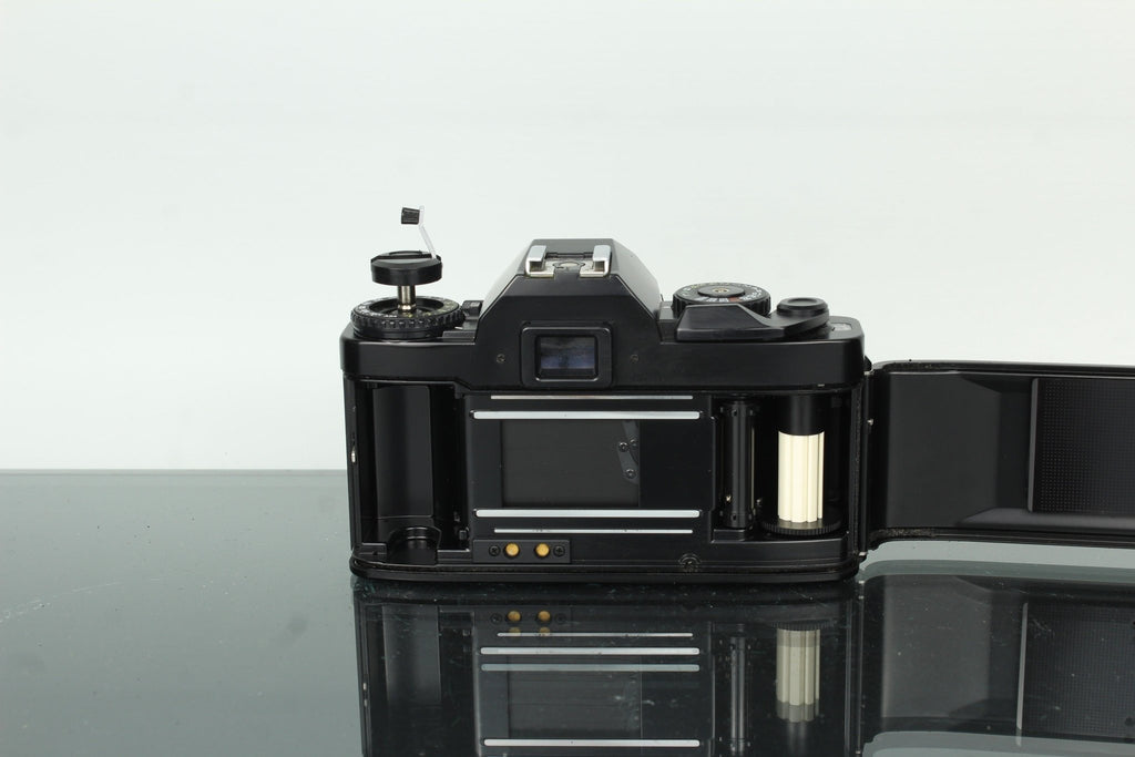 Ricoh KR - 10 Super Rikenon P 50mm f/2 - Dutch|Thrift