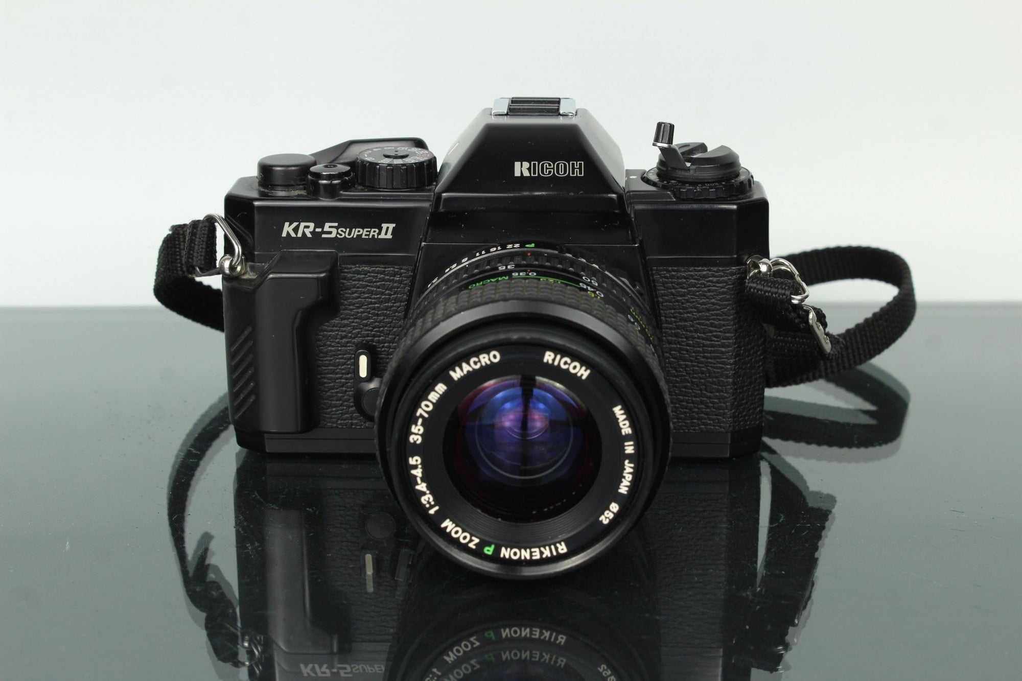 Ricoh KR - 5 Super II + Rikenon P Zoom 35 - 70mm Macro - Dutch|Thrift