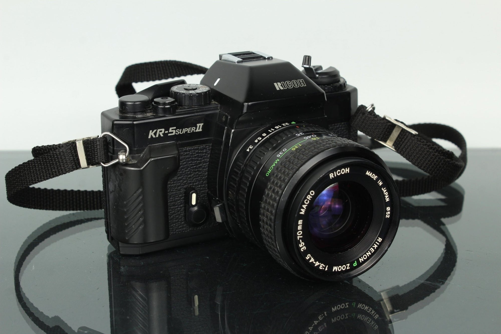 Ricoh KR - 5 Super II + Rikenon P Zoom 35 - 70mm Macro - Dutch|Thrift