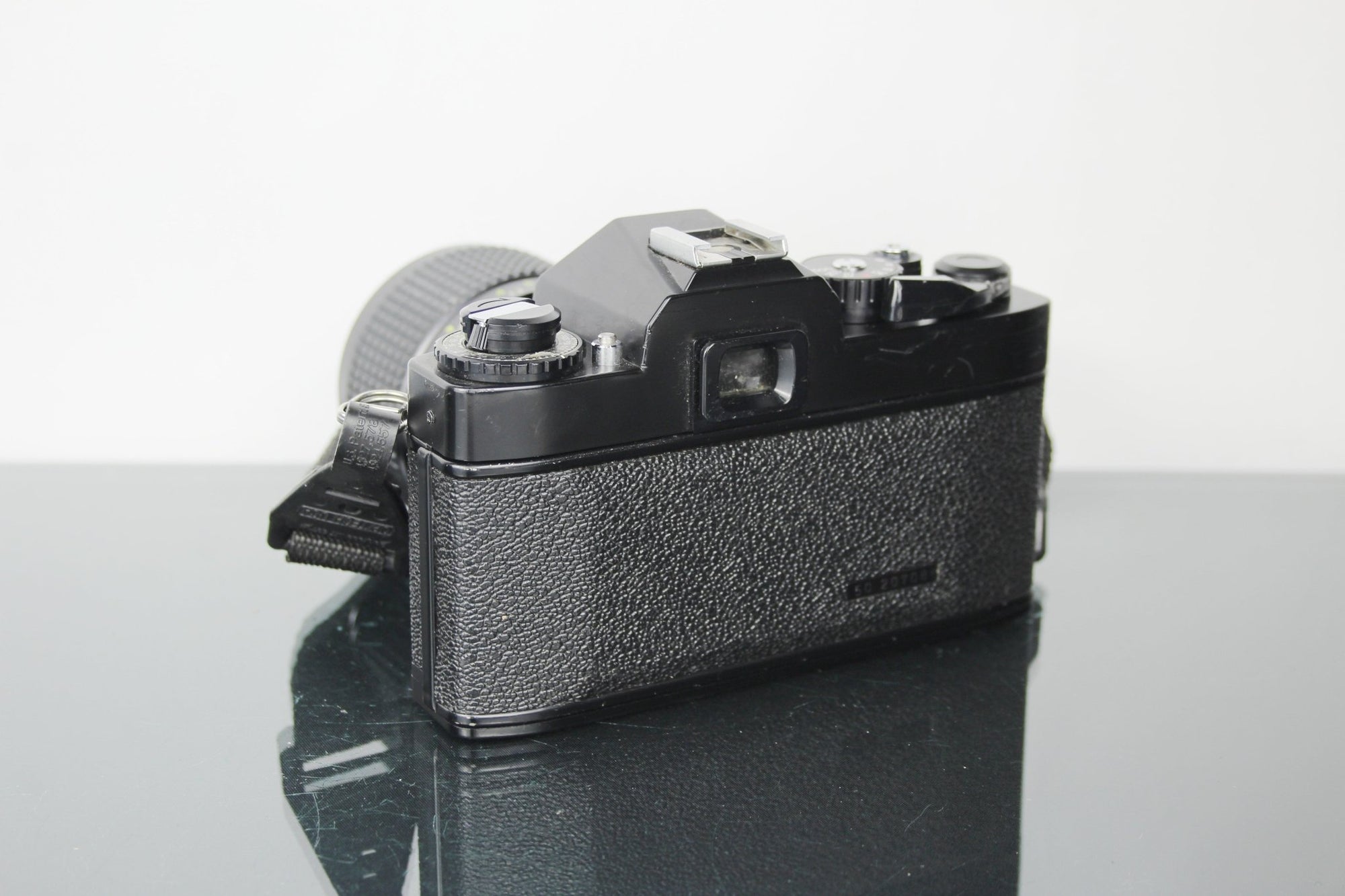 Ricoh KR - 5 + Tokina AT - X 28 - 85mm 1:3.5 - 4.5 lens (Pentax K mount) - Dutch|Thrift