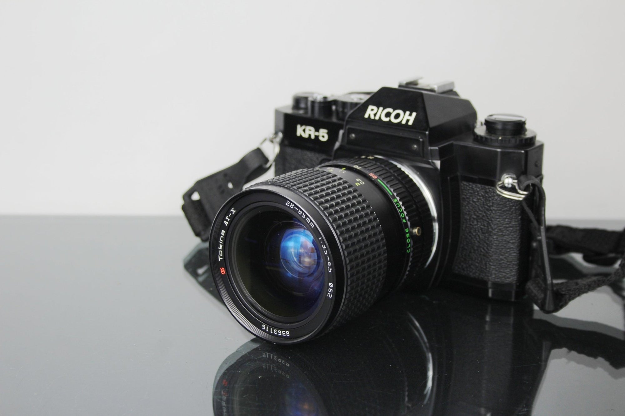Ricoh KR - 5 + Tokina AT - X 28 - 85mm 1:3.5 - 4.5 lens (Pentax K mount) - Dutch|Thrift