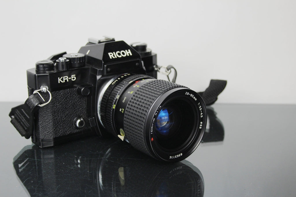 Ricoh KR - 5 + Tokina AT - X 28 - 85mm 1:3.5 - 4.5 lens (Pentax K mount) - Dutch|Thrift