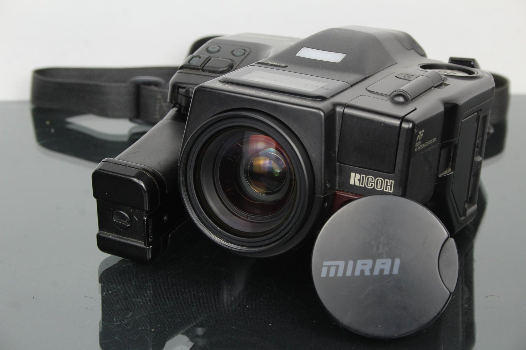 Ricoh Mirai Zoom 35 - 135mm + Ricoh Flash - Dutch|Thrift