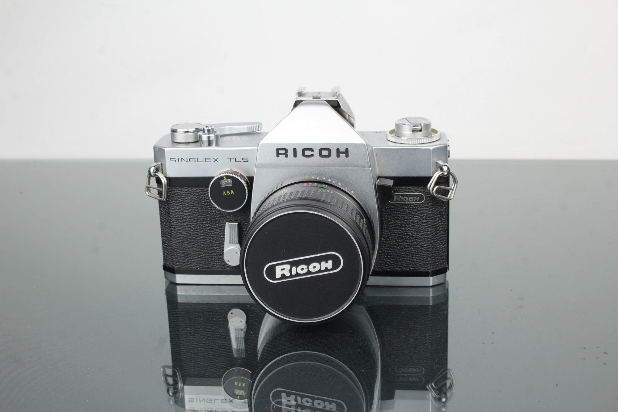 Ricoh Singlex TLS + 50mm 1:2 Ricoh lens - Dutch|Thrift