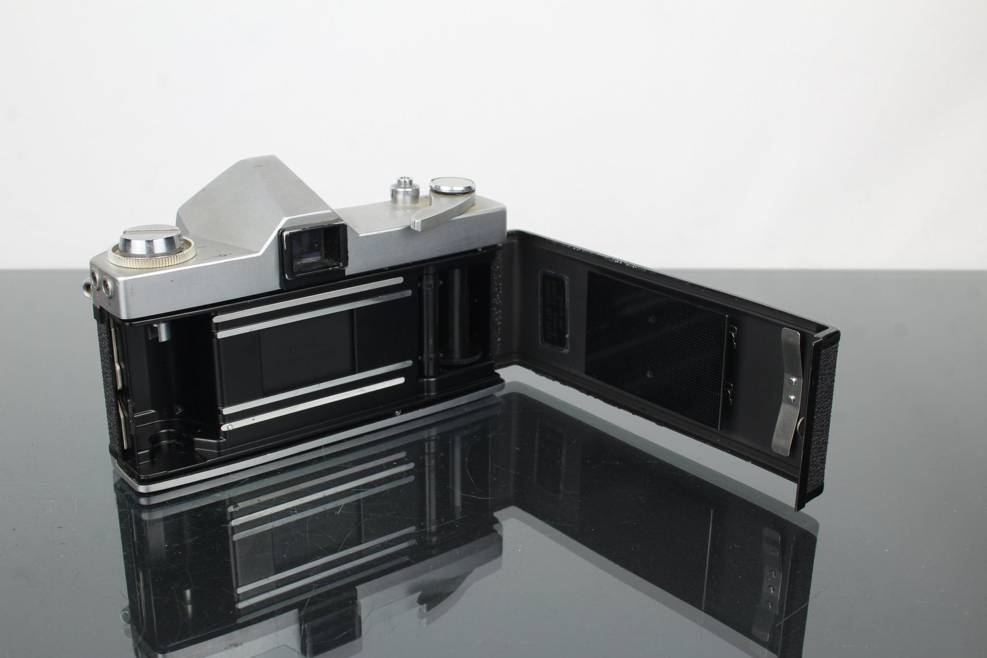 Ricoh Singlex TLS + Auto Rikenon 55mm f/2.8 lens - Dutch|Thrift