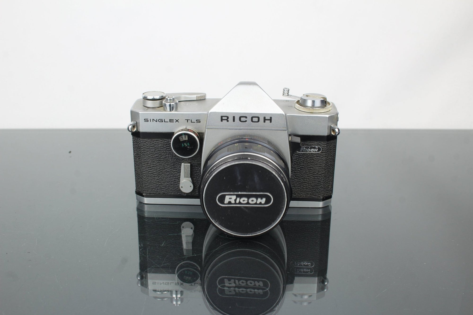 Ricoh Singlex TLS + Auto Rikenon 55mm f/2.8 lens - Dutch|Thrift