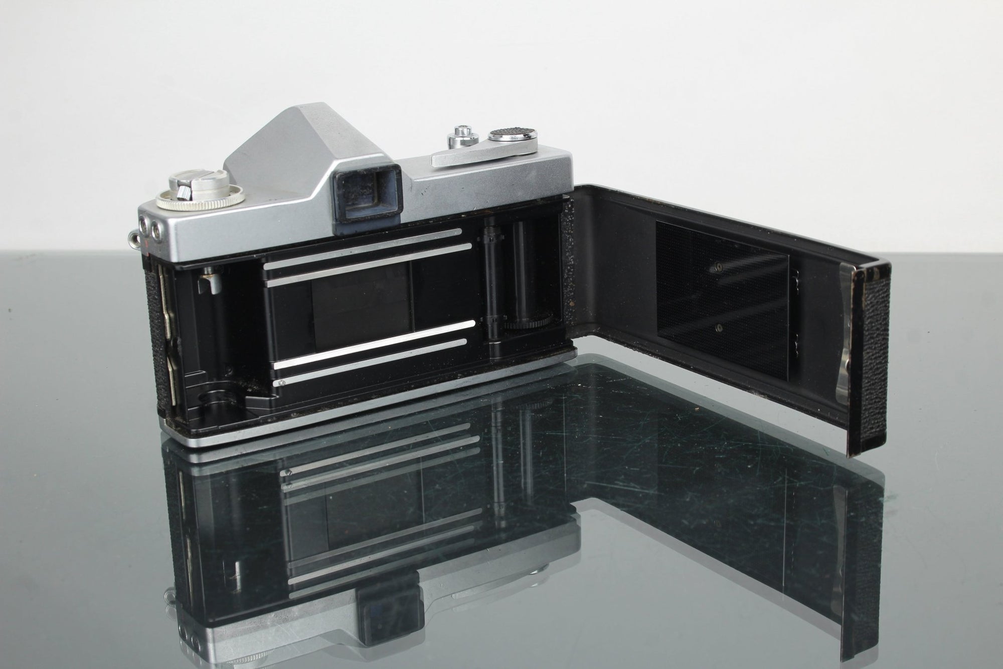 Ricoh Singlex TLS + Petri Auto 55mm f/2.8 lens - Dutch|Thrift