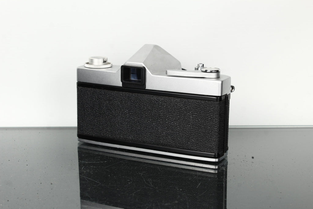 Ricoh Singlex TLS + Vivitar 35mm 1:2.8 - Dutch|Thrift