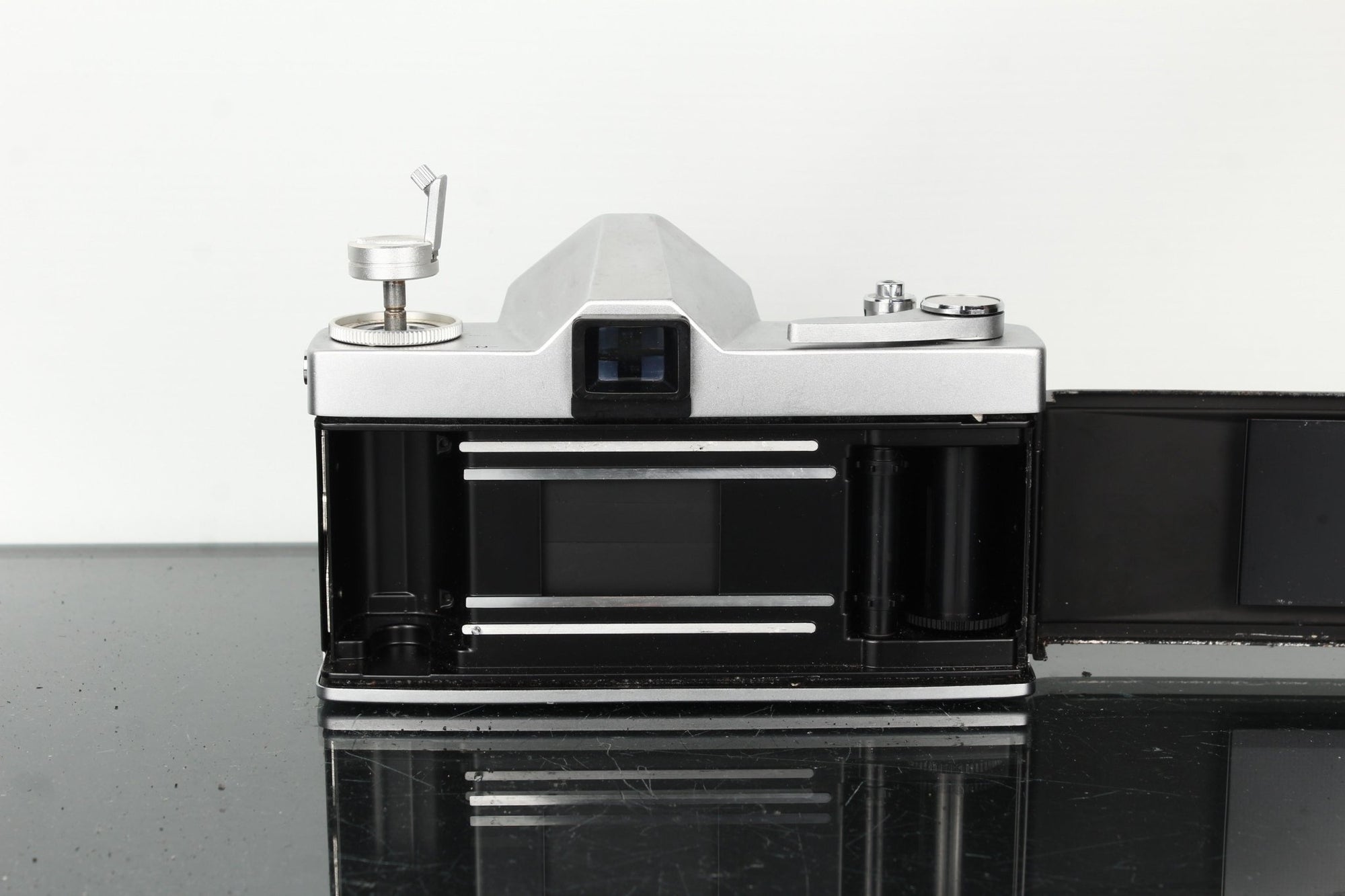 Ricoh Singlex TLS + Vivitar 35mm 1:2.8 - Dutch|Thrift