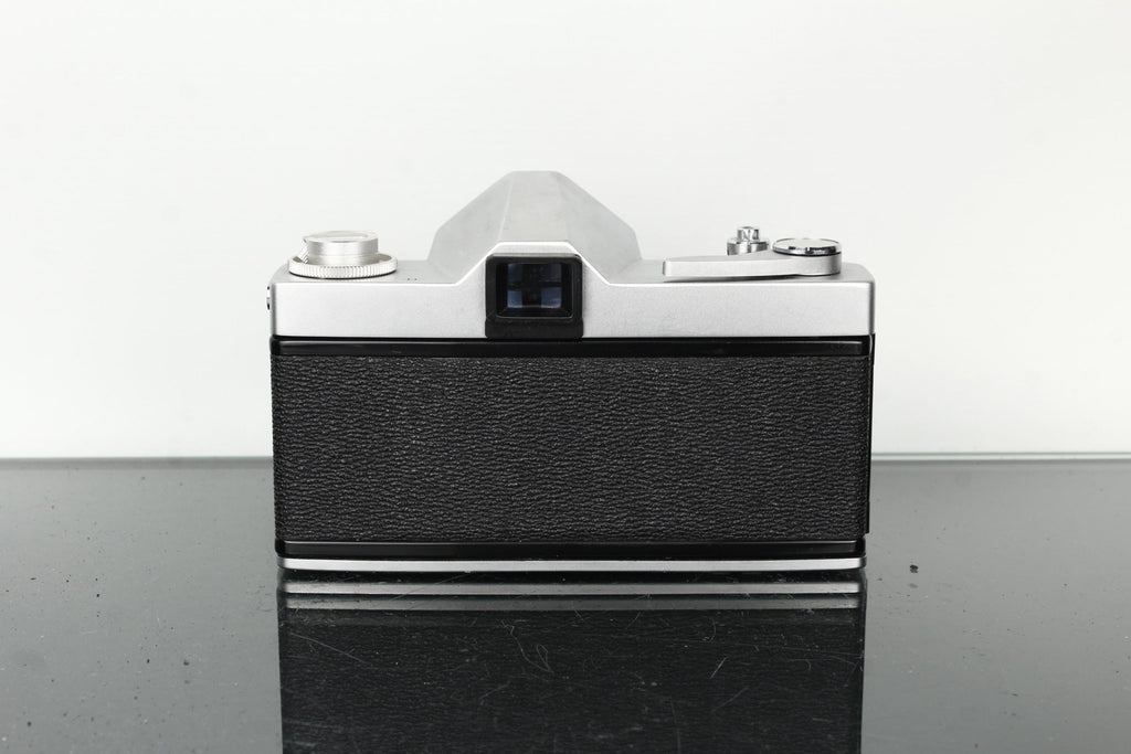 Ricoh Singlex TLS + Vivitar 35mm 1:2.8 - Dutch|Thrift