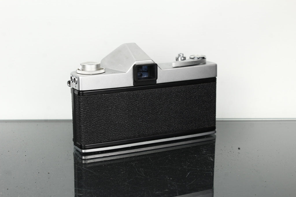 Ricoh Singlex TLS + Vivitar 35mm 1:2.8 - Dutch|Thrift