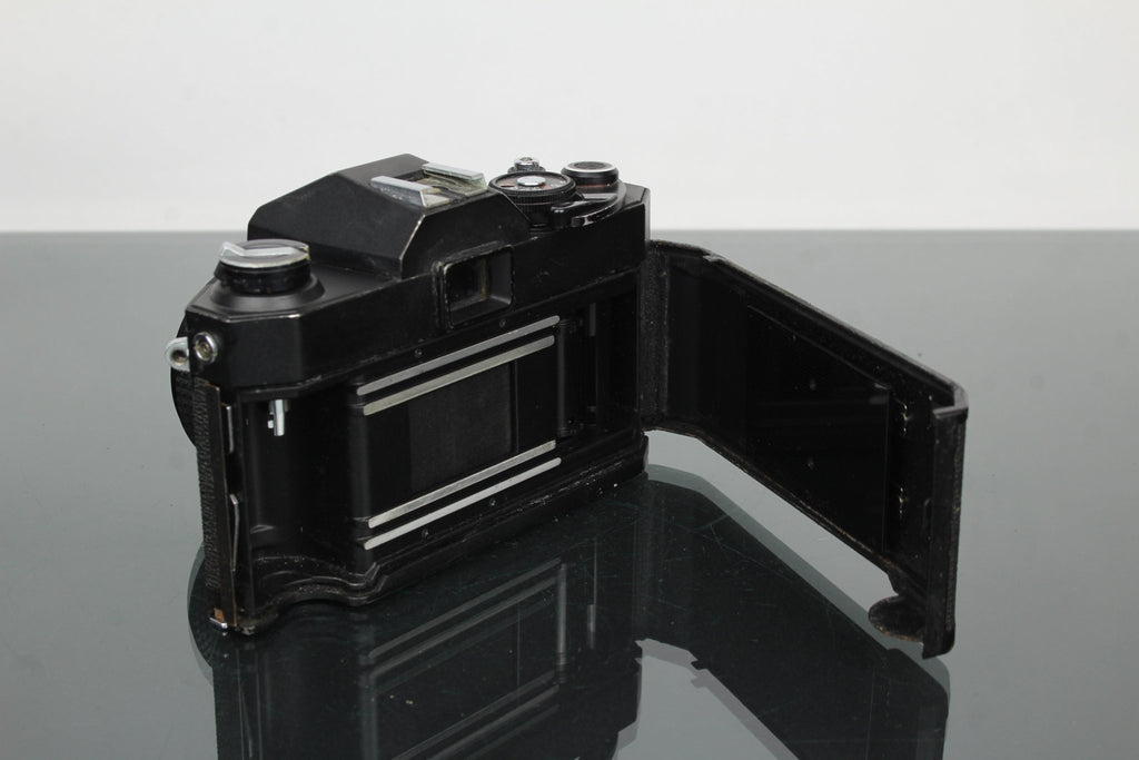 Ricoh SLX 500 + 50mm 2.8 Auto Rikenon lens - Dutch|Thrift