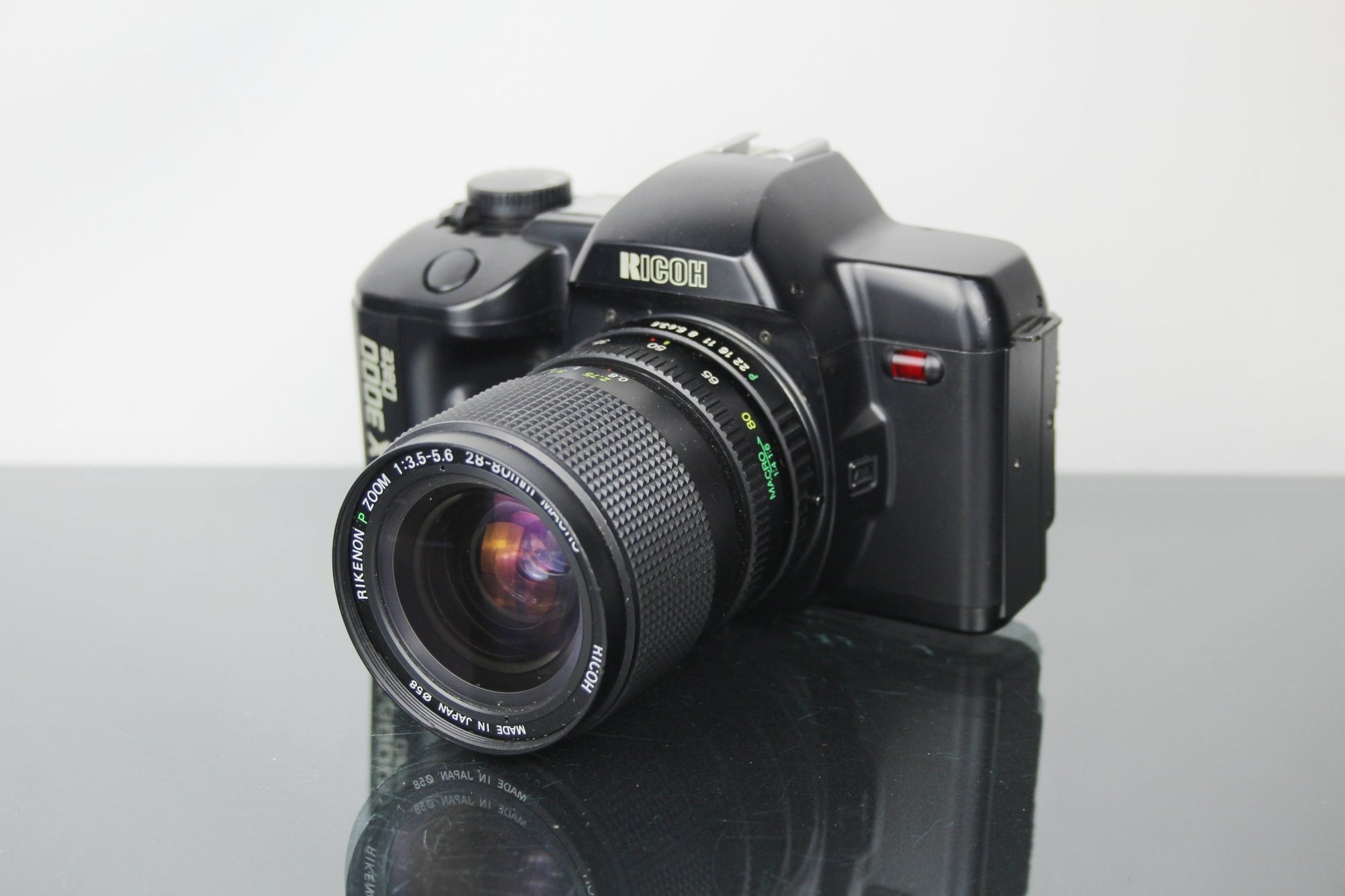 Ricoh XR - X 3000 Date + Rikenon 28 - 80mm 1:3.5 - 5.6 lens - Dutch|Thrift