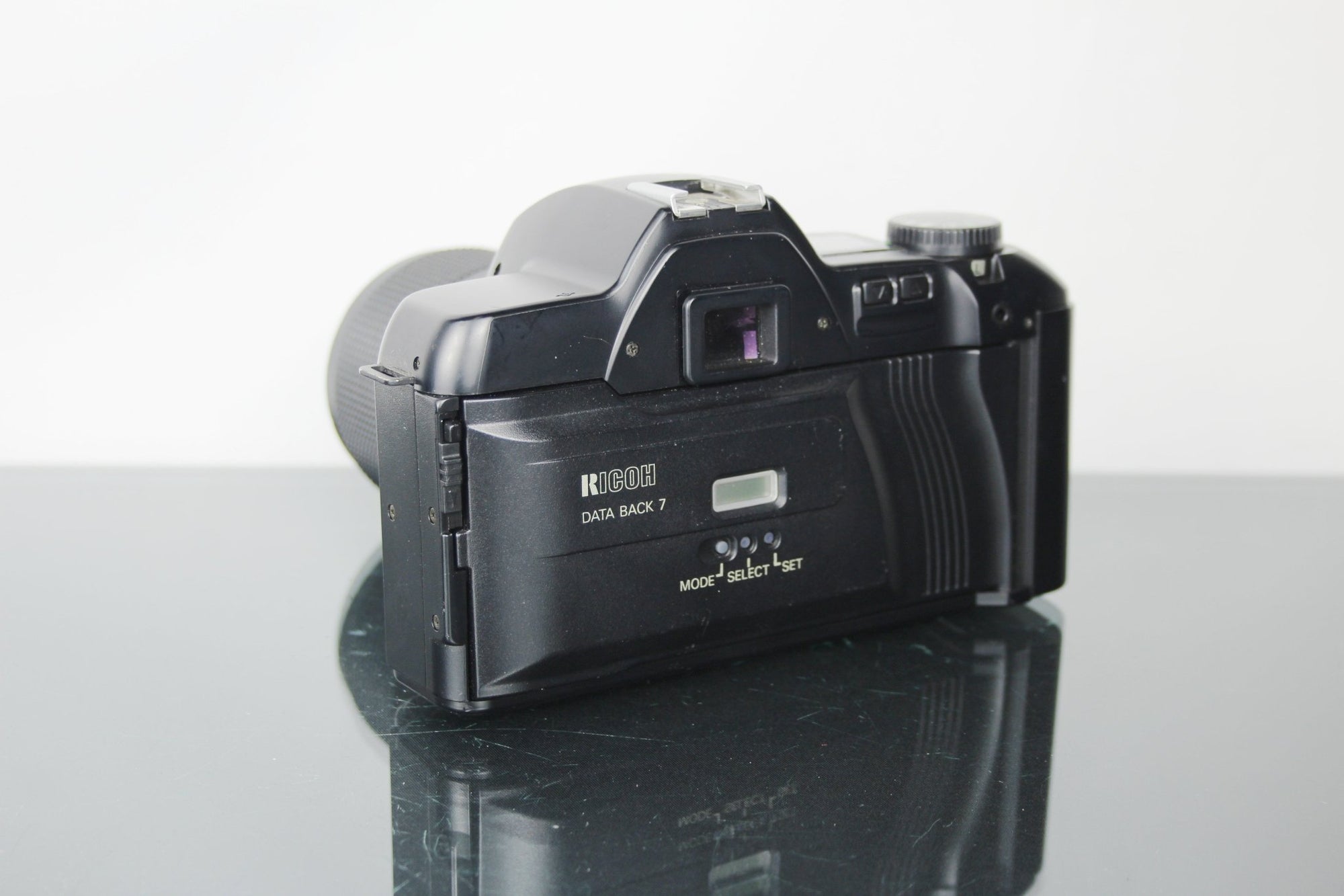 Ricoh XR - X 3000 Date + Rikenon 28 - 80mm 1:3.5 - 5.6 lens - Dutch|Thrift