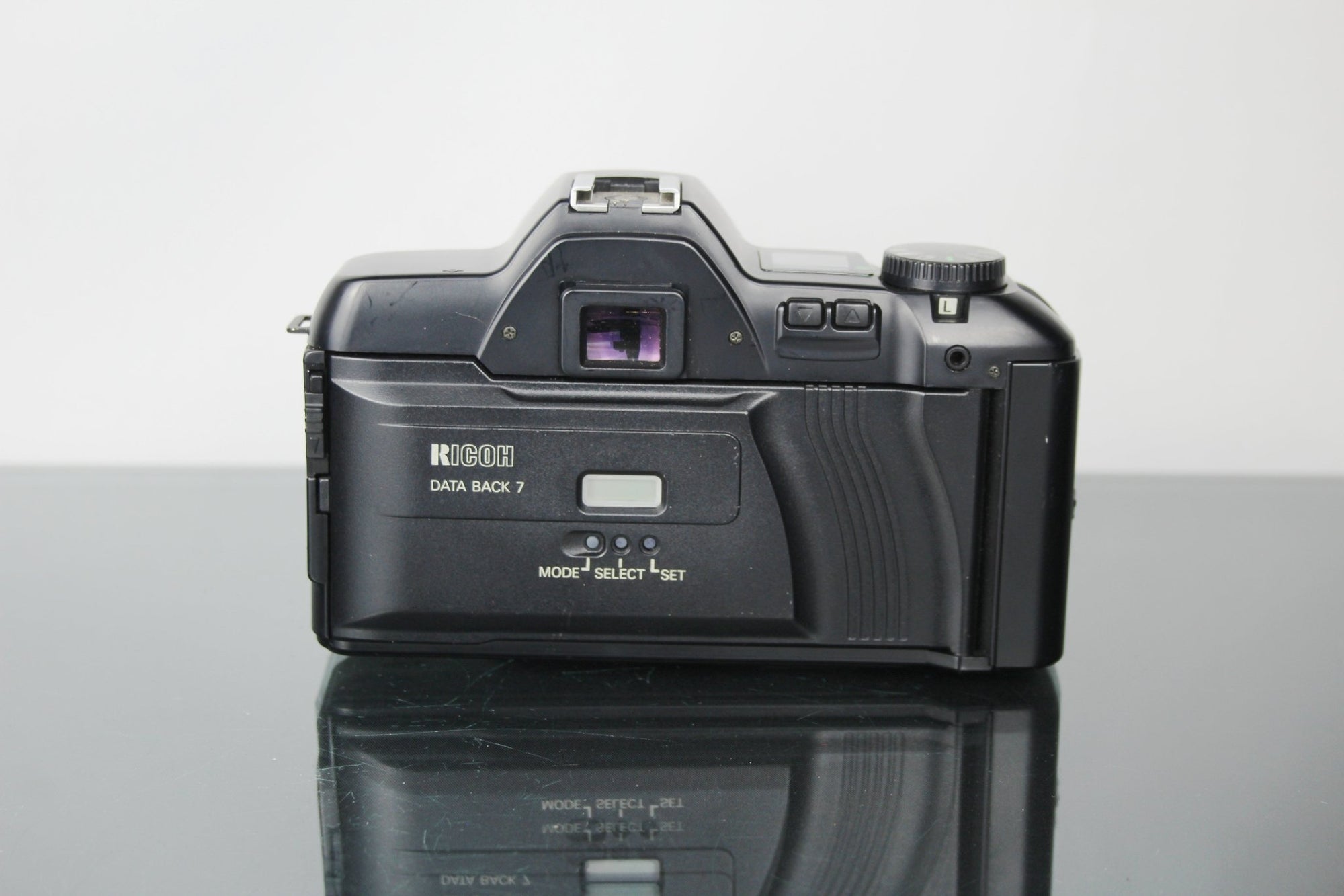 Ricoh XR - X 3000 Date + Rikenon 28 - 80mm 1:3.5 - 5.6 lens - Dutch|Thrift