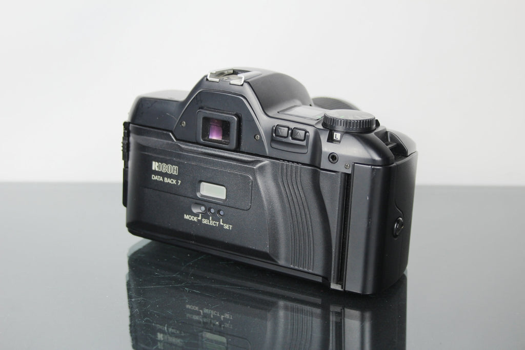 Ricoh XR - X 3000 Date + Rikenon 28 - 80mm 1:3.5 - 5.6 lens - Dutch|Thrift