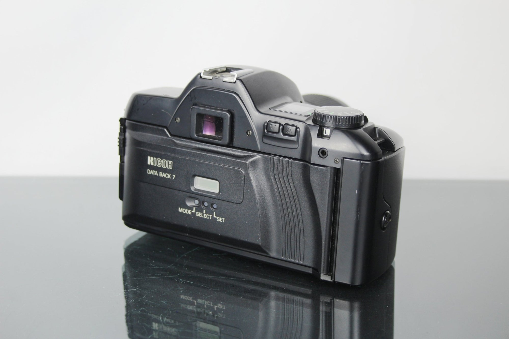 Ricoh XR - X 3000 Date + Rikenon 28 - 80mm 1:3.5 - 5.6 lens - Dutch|Thrift