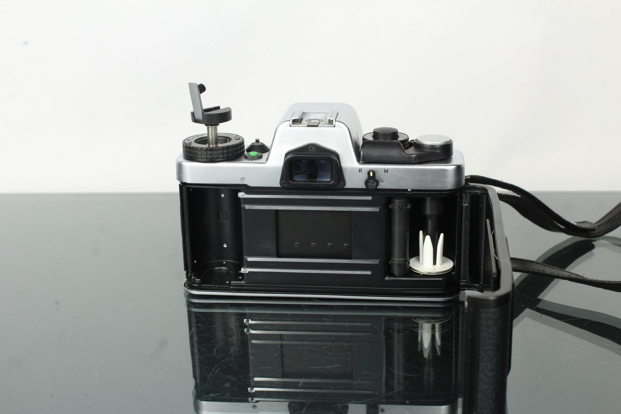 Rolleiflex SL35 E + Rollei HFT Planar 50mm 1.8 lens – Dutch|Thrift