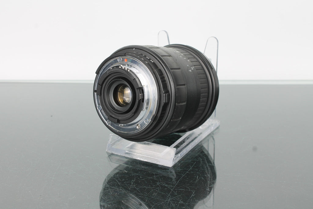 Sigma 28 - 200mm f/3.8 - 5.6 UC - Dutch|Thrift